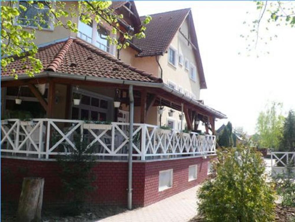 Hotel Francoise Balatonlelle Exteriör bild