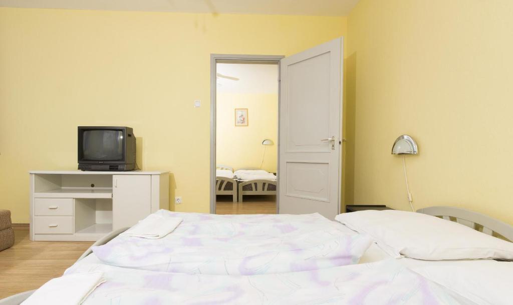 Hotel Francoise Balatonlelle Exteriör bild