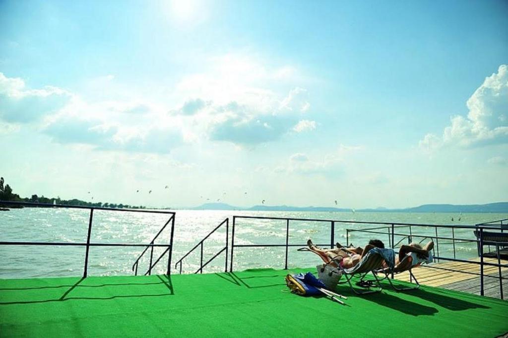 Hotel Francoise Balatonlelle Exteriör bild