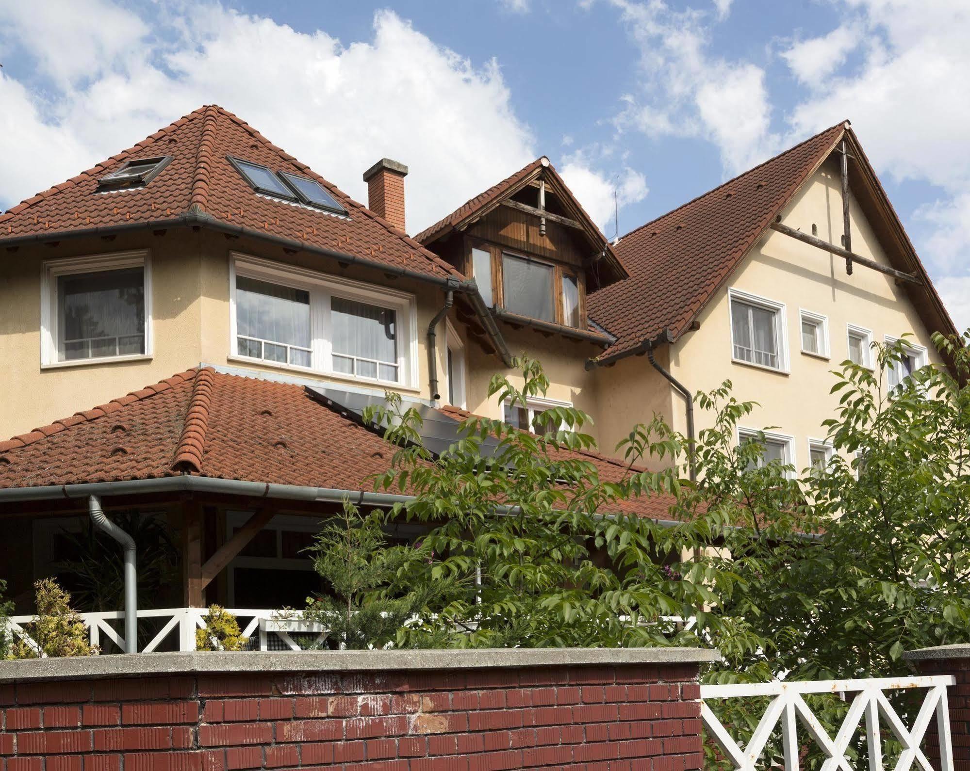 Hotel Francoise Balatonlelle Exteriör bild