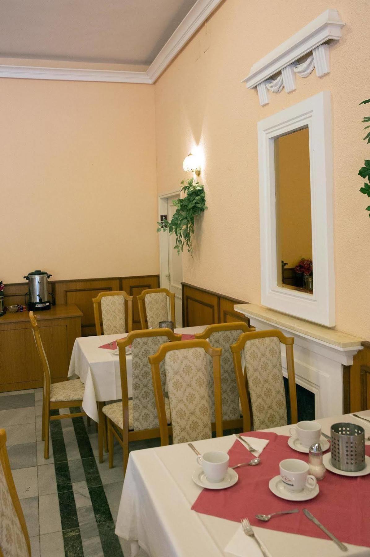 Hotel Francoise Balatonlelle Exteriör bild