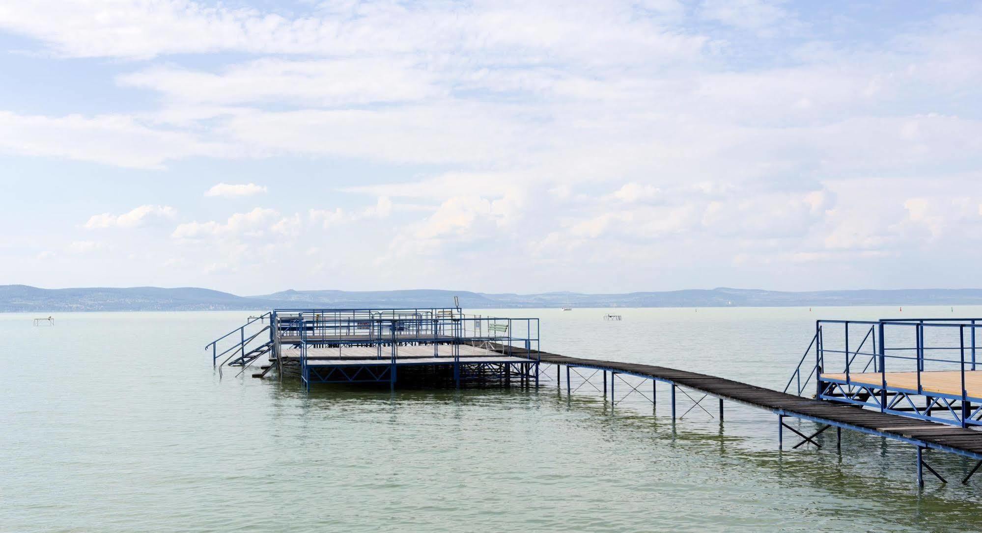 Hotel Francoise Balatonlelle Exteriör bild